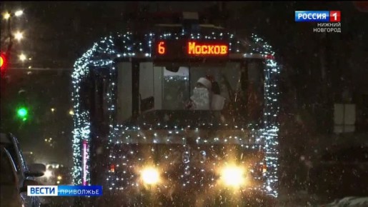 Водитель новогоднего трамвая пострадал от рук подростка-зацепера